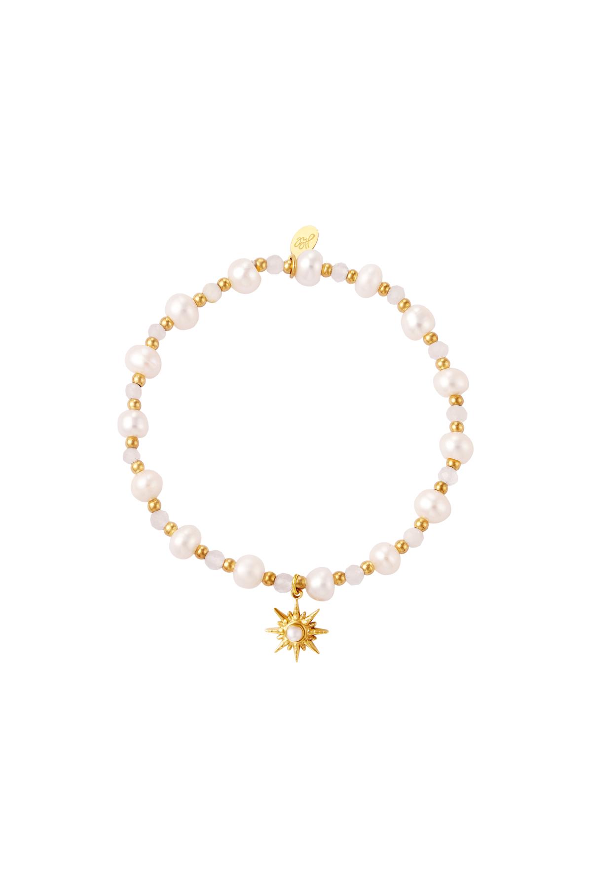 Pearl bracelet with star pendant