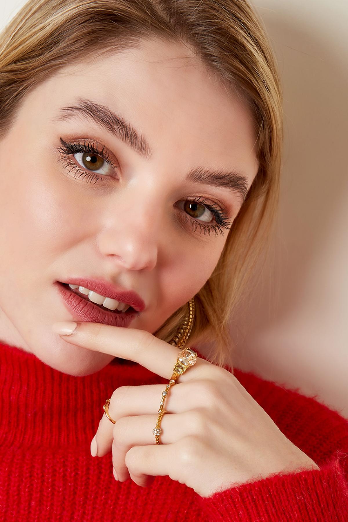 Statement ring with round zircon stone